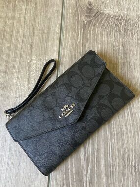 Coach Black Signature Envelope Wristlet Clutch